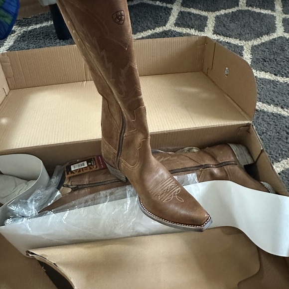 Women’s Ariat Boots - Picture 2 of 2